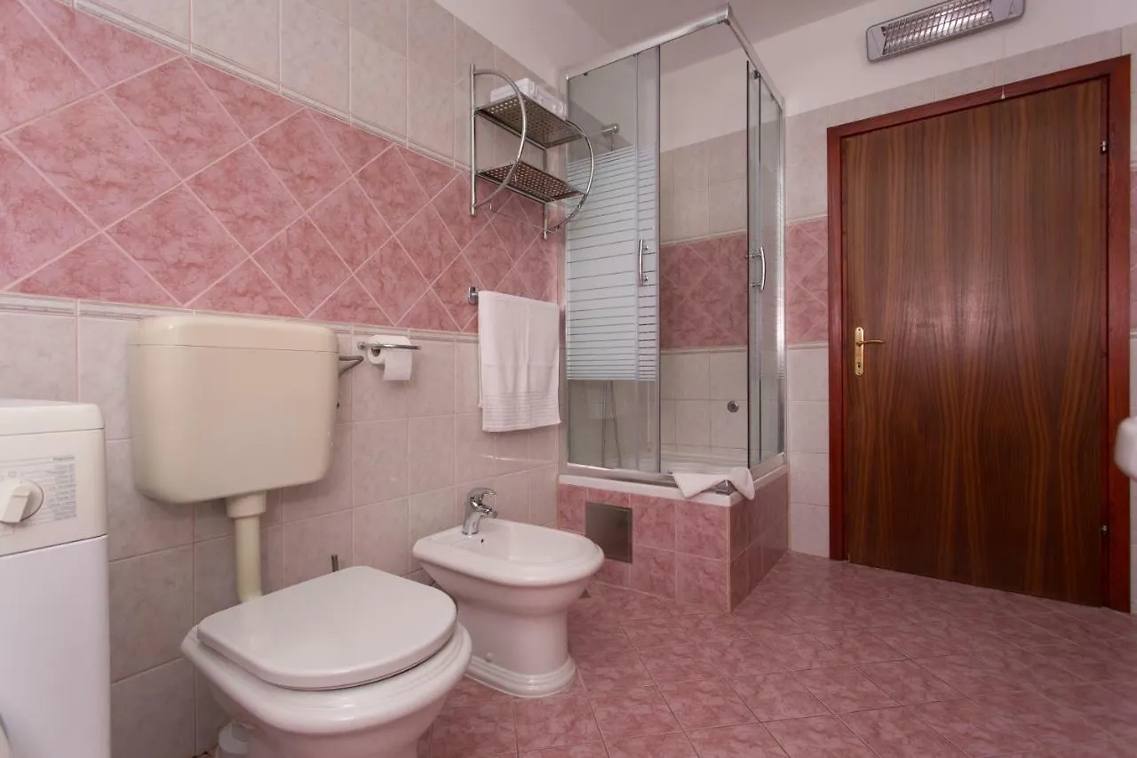 Charming Modern House With The New Swimming Pool - Apartment Maya 2 Trogir