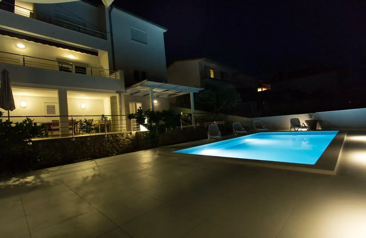 Charming Modern House With The New Swimming Pool - Apartment Maya 2 Trogir 0*,